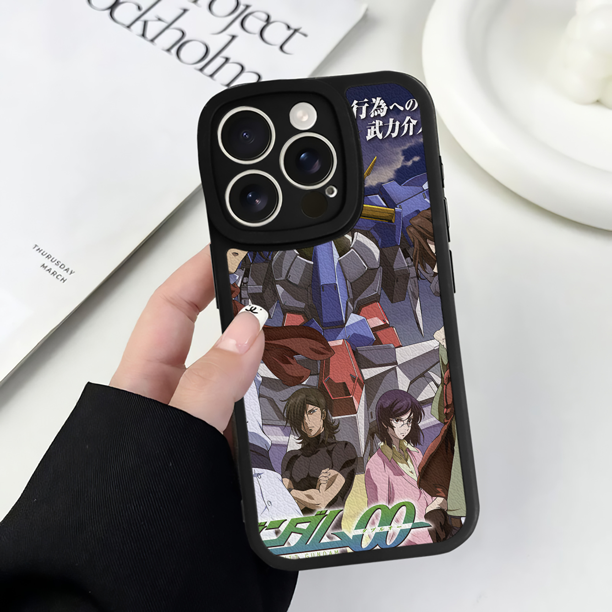 （画像用） 機動戦士ガンダム Mobile Suit Gundam 【iPhone 16シリーズ対応】シリコンスマホケース（レザー調） 材質：シリコン